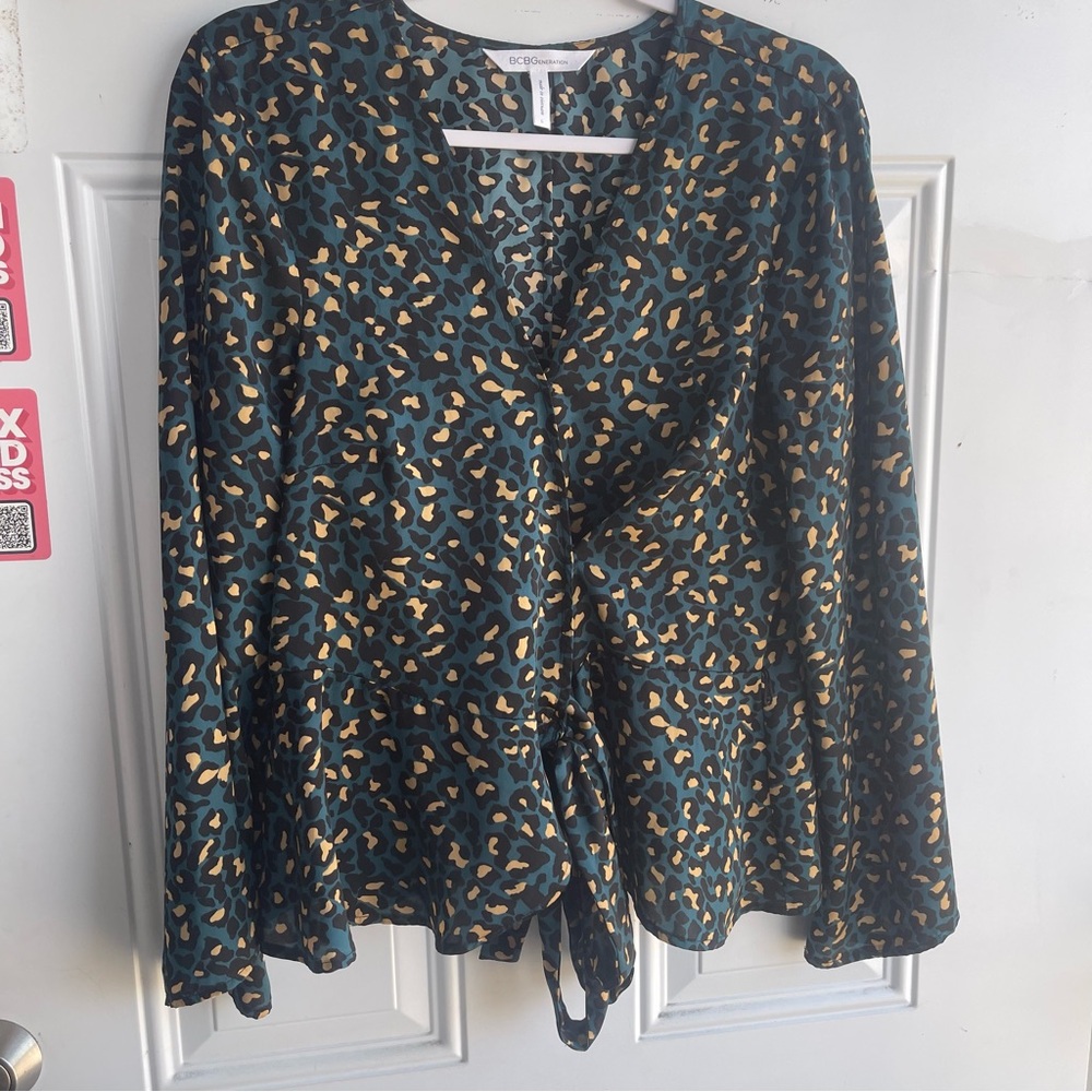 BCBG cheetah print long sleeve wrap front top size large